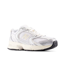 530 - Silver metallic with beige