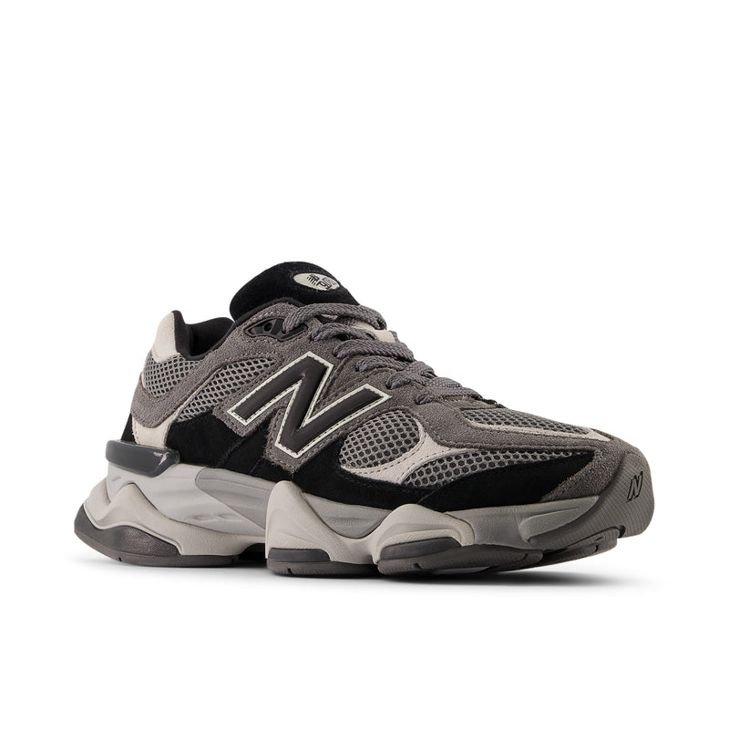 9060 - Black with castlerock