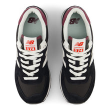 574 - Black And White